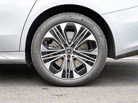 2024�� E 350 e L ���ʽ��϶����γ�