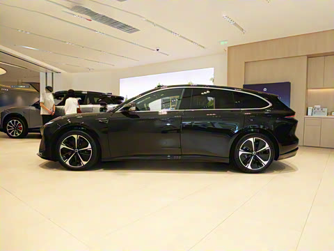 2025�� 75kWh Touring