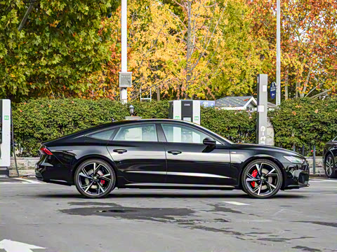 2025�� 55 TFSI quattro ������