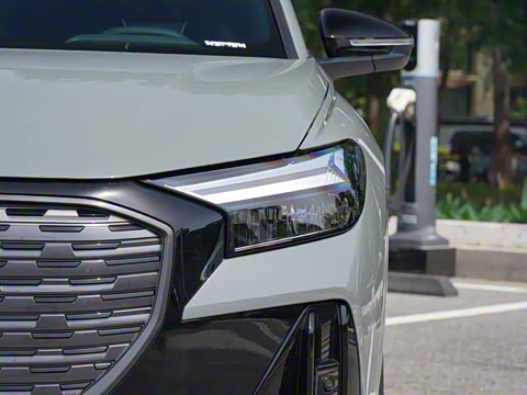 2024�� 50 e-tron quattro ������ҹ��