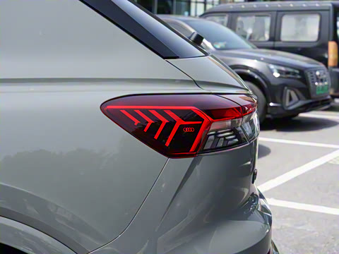 2024�� 50 e-tron quattro ������ҹ��