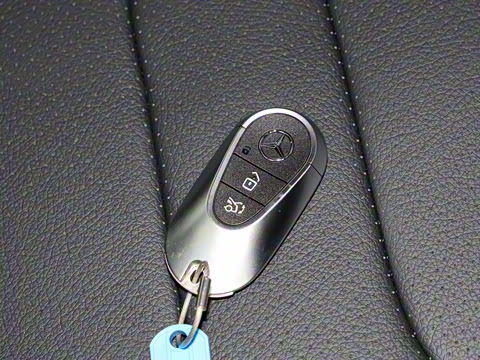 2025�� E 300 L ʱ���˶���