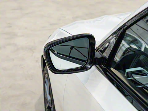 2025�� 330Li M�˶���ҹ��װ