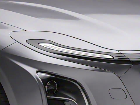 2025�� 610km PLUS