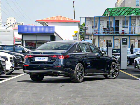 2024�� E 350 e L ���ʽ��϶����γ�