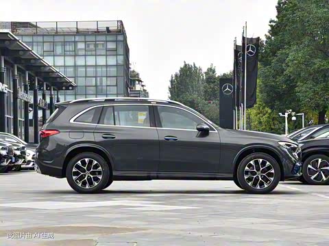 2024��  �Ŀ� GLC 260 L 4MATIC ������ 5��