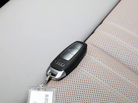 2023�� 50 e-tron quattro ��ҫ�� ������װ