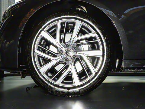 2025�� E 300 L ʱ����