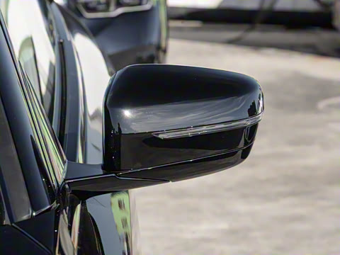 2025�� 225i M�˶���ҹ��װ