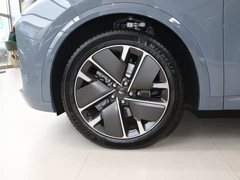 2025�� Ultra ���ܻ��°�