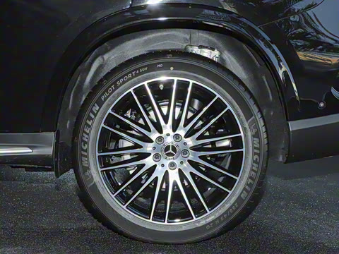 2025�� GLC 300 L 4MATIC ������ 5��