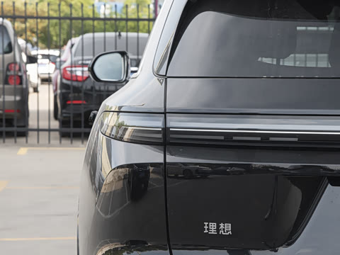 2025�� Ultra ���ܻ��°�