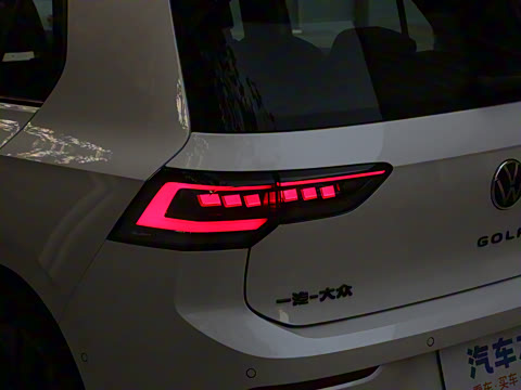 2025�� 300TSI R-Line