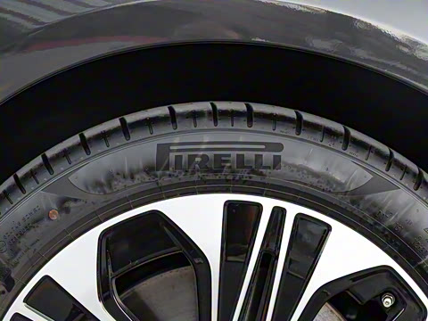 2024�� E 350 e L ���ʽ��϶����γ�