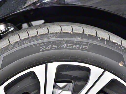 2024�� �Ŀ� E 300 L ������