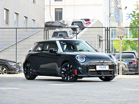2025�� JOHN COOPER WORKS