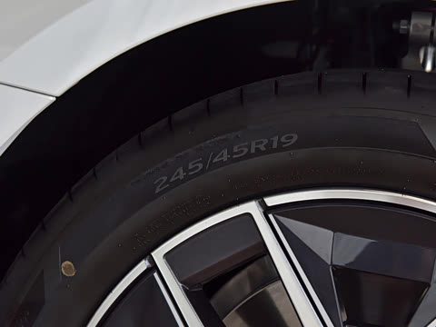 2024�� eDrive 35L M�˶���װ