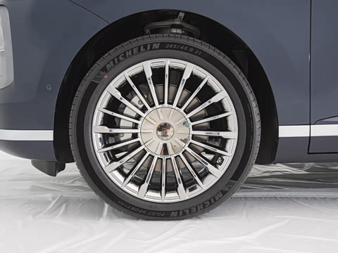 2025�� 700 Ultra�������������״��