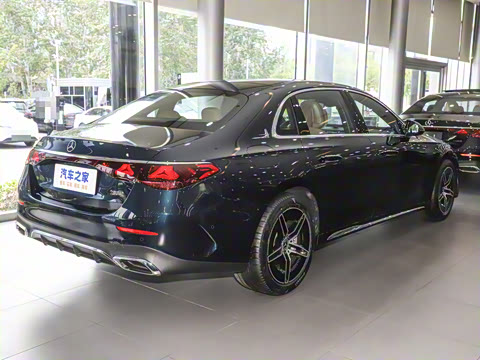 2025�� �Ŀ� E 300 L �����˶���