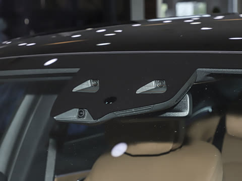 2025�� �Ŀ� E 300 L �����˶���