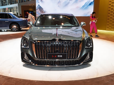 2024�� 4.0T V8��