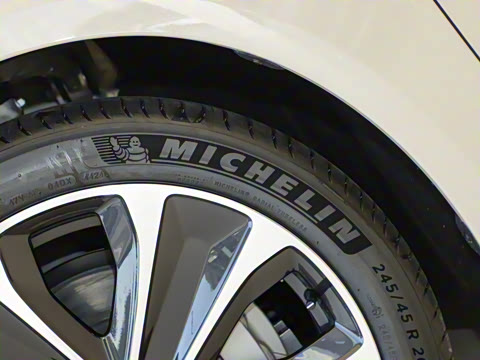 2025�� 705km Max