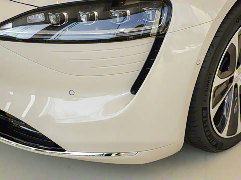 2025�� 705km Max