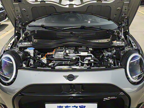 2025�� JOHN COOPER WORKS