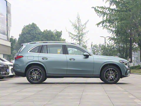 2025�� �Ŀ� GLC 260 L 4MATIC ������