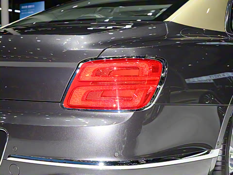 2024�� 4.0T V8 Mulliner