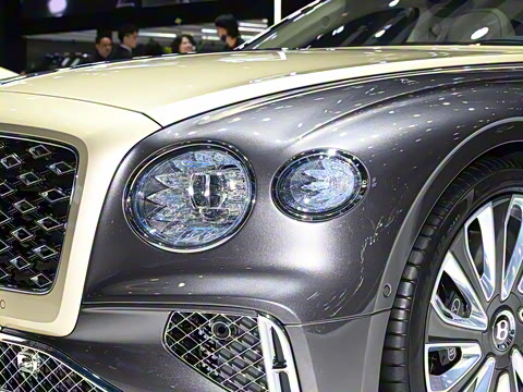 2024�� 4.0T V8 Mulliner