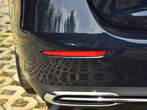 2025�� E 300 L ������