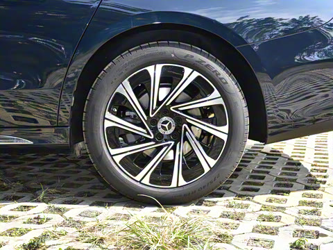 2025�� E 300 L ������