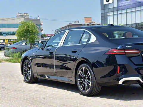 2024�� 525Li M�˶���װ