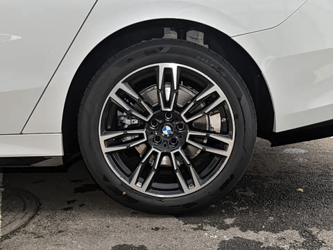 2024�� 525Li M�˶���װ