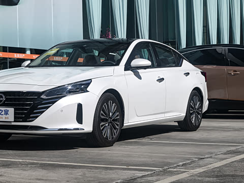 2022�� 2.0L XL-Upr ������