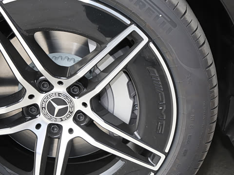 2025�� �Ŀ� E 300 L �����˶���