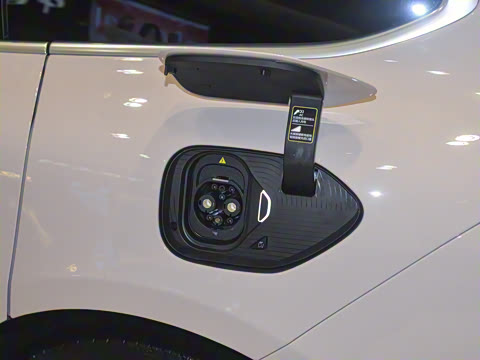 2025�� 75kWh Touring