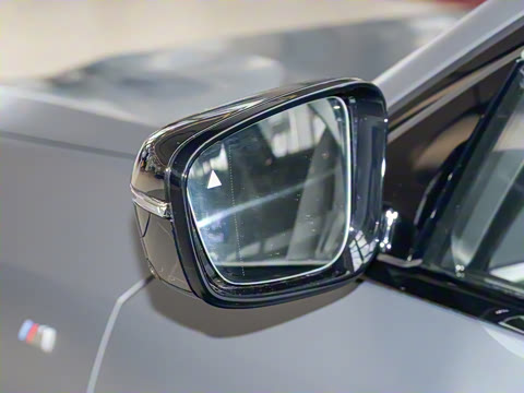 2025�� 330Li 50����������