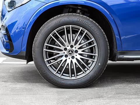 2025�� GLC 300 L 4MATIC ������ 7��