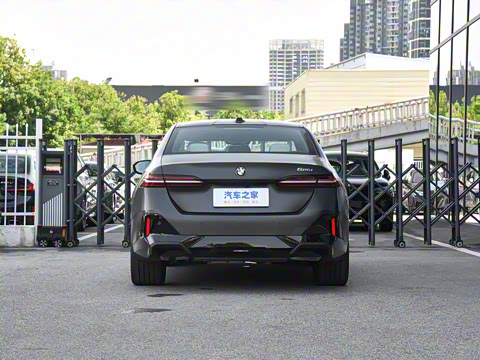 2024�� 525i M�˶���װ