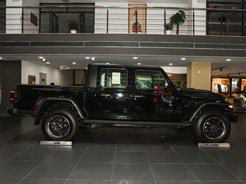 2023�� 3.6L Overland