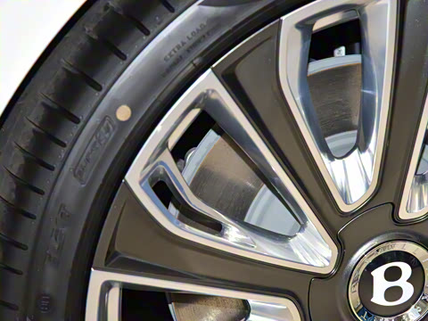 2026�� 4.0T V8 Mulliner