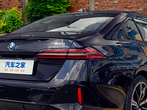 2024�� xDrive M60