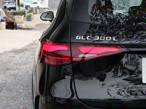 2025�� GLC 300 L 4MATIC ������ 5��