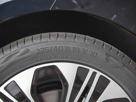 2025�� �Ŀ� E 300 L ������