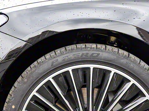 2025�� �Ŀ� E 300 L ����˶���