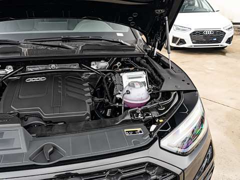 2025�� 40 TFSI ����������