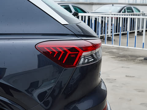 2024�� 40 e-tron ������