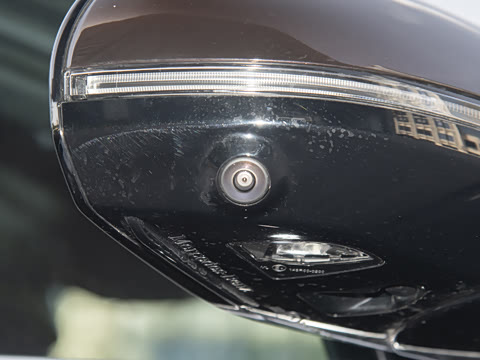 2025�� �Ŀ� E 300 L ������